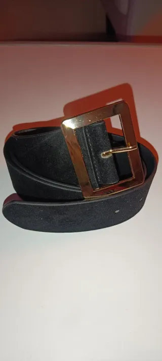 Cinturón negro mujer hebilla dorada 80 CMS.