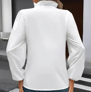 Blusa blanca con volantes