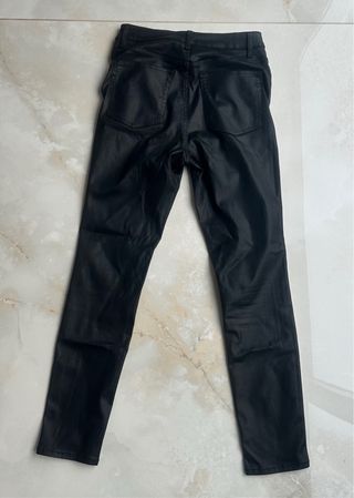 Pantalón encerado elástico H&M negro