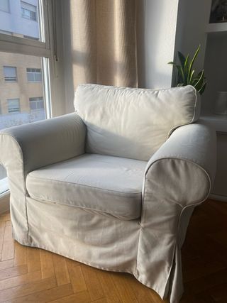 Sillón tela beige y blanco
