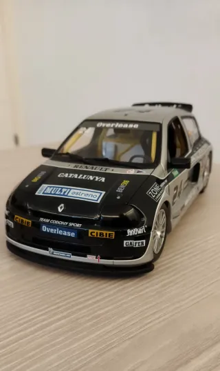 Renault Clio V6 Trophy 1:18 Universal Hobbies