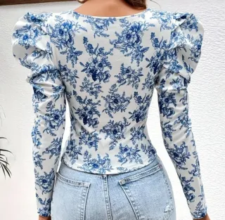 Top floral manga abullonada
