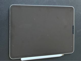 iPad Pro 11 256GB Wifi+5G + Pencil + funda cuero.