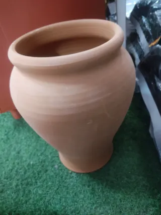 Tinaja de barro artesanal