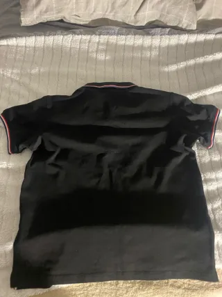 Camiseta Polo Negra con Detalles