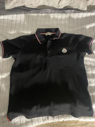 Camiseta Polo Negra con Detalles