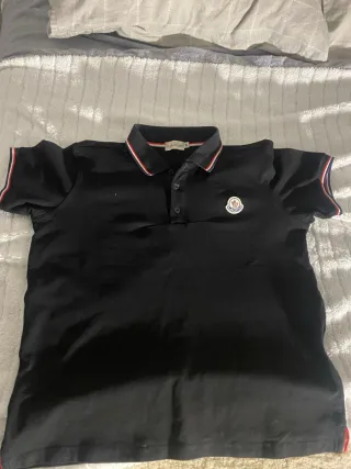 Camiseta Polo Negra con Detalles