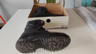 Botas de montaña negras