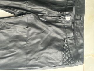 Pantalón cuero elástico IKKS negro