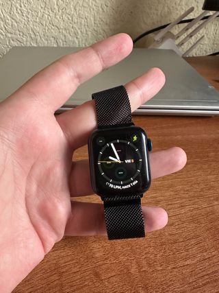 Apple Watch Series 6 con cavo