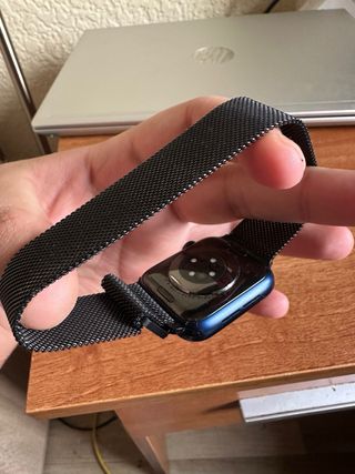 Apple Watch Series 6 con cavo