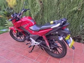 Honda CB125F Roja
