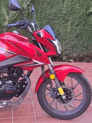 Honda CB125F Roja