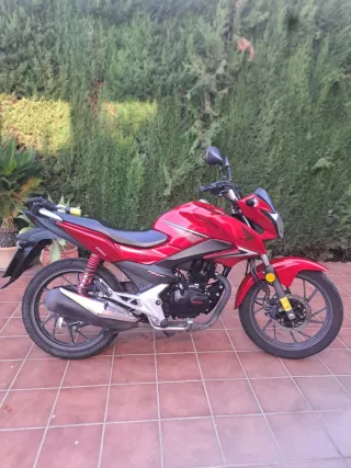 Honda CB125F Roja