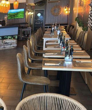 Sillas y mesas restaurante en stock