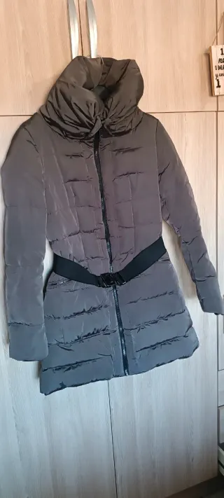 Anorak Zara gris con cinturón