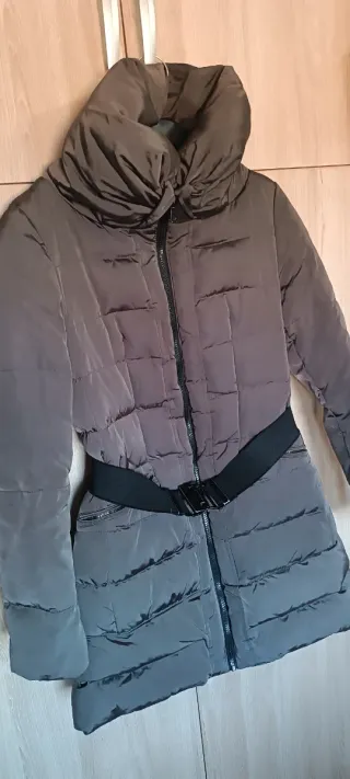 Anorak Zara gris con cinturón