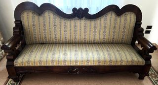 Antico divano neobarocco in piuma di mogano