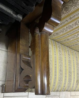 Antico divano neobarocco in piuma di mogano