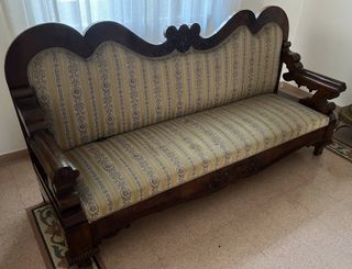 Antico divano neobarocco in piuma di mogano