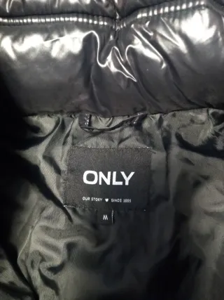 Cazadora acolchada ONLY negra