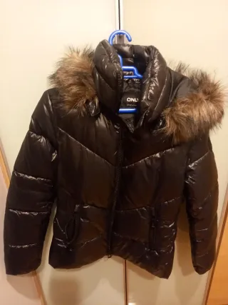 Cazadora acolchada ONLY negra