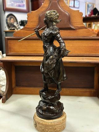 Escultura Bronce Campesina Soher