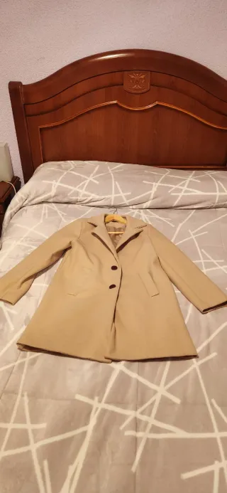 Abrigo de paño beige