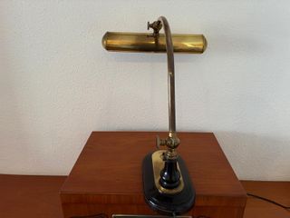 Lámpara clásica latón mesa despacho piano