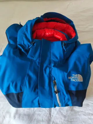 Chaqueta The North Face Azul y Roja