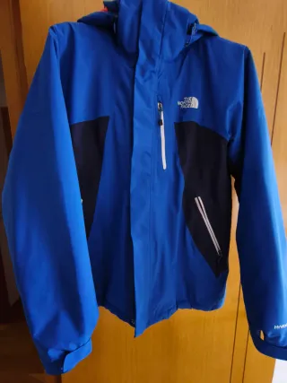Chaqueta The North Face Azul y Roja