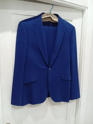 Traje de chaqueta azul añil, precio No negociable.