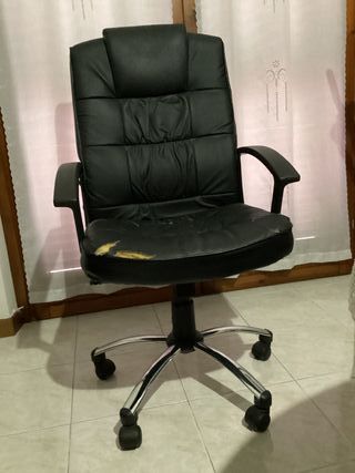 Poltrona da ufficio in pelle nera