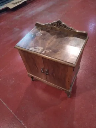 Mesita de noche chapada nogal