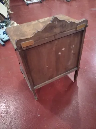 Mesita de noche chapada nogal