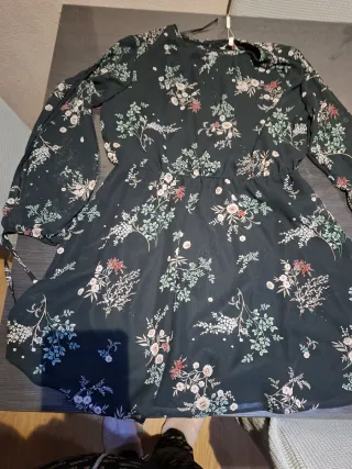 Vestido C&A floral manga larga