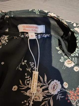 Vestido C&A floral manga larga