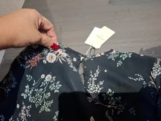 Vestido C&A floral manga larga