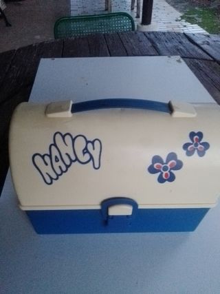 Armario y neceser de muñeca Nancy