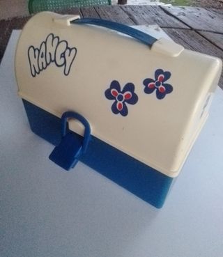 Armario y neceser de muñeca Nancy