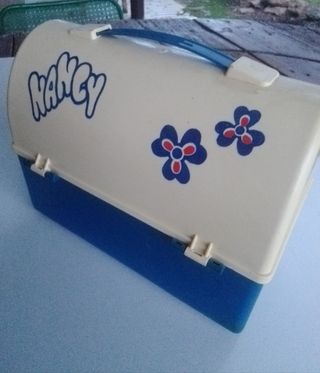 Armario y neceser de muñeca Nancy