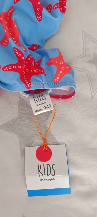 Bañador niña estrellas rojas y azules