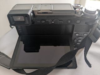 Panasonic Lumix GX9 + 12-32mm (350 scatti)