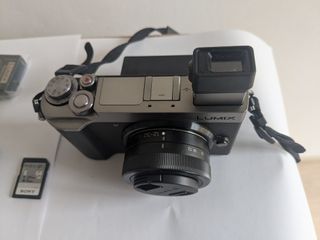 Panasonic Lumix GX9 + 12-32mm (350 scatti)