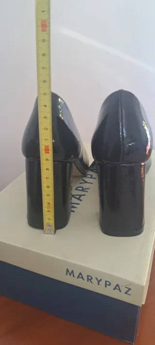 Zapatos de tacón MARYPAZ charol negros