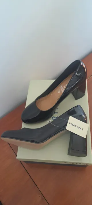 Zapatos de tacón MARYPAZ charol negros