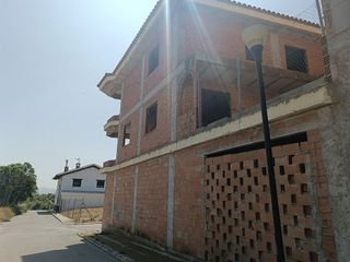 Casa adosada en venta en Baza