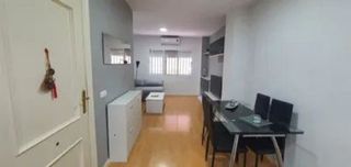 Piso en venta en La Goleta - San Felipe Neri en Málaga