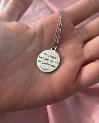 Collar plateado de emilia mernes