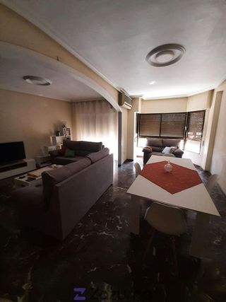 Piso en alquiler en Linares